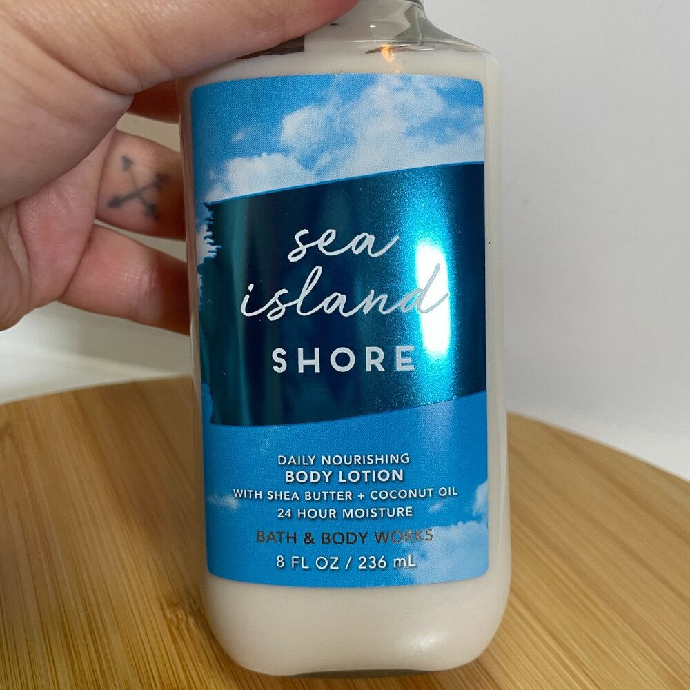 Bath & Body Works Sea Island Shore Body Lotion 8 Oz Shea Butter Coconut Oil - Picture 2 of 4